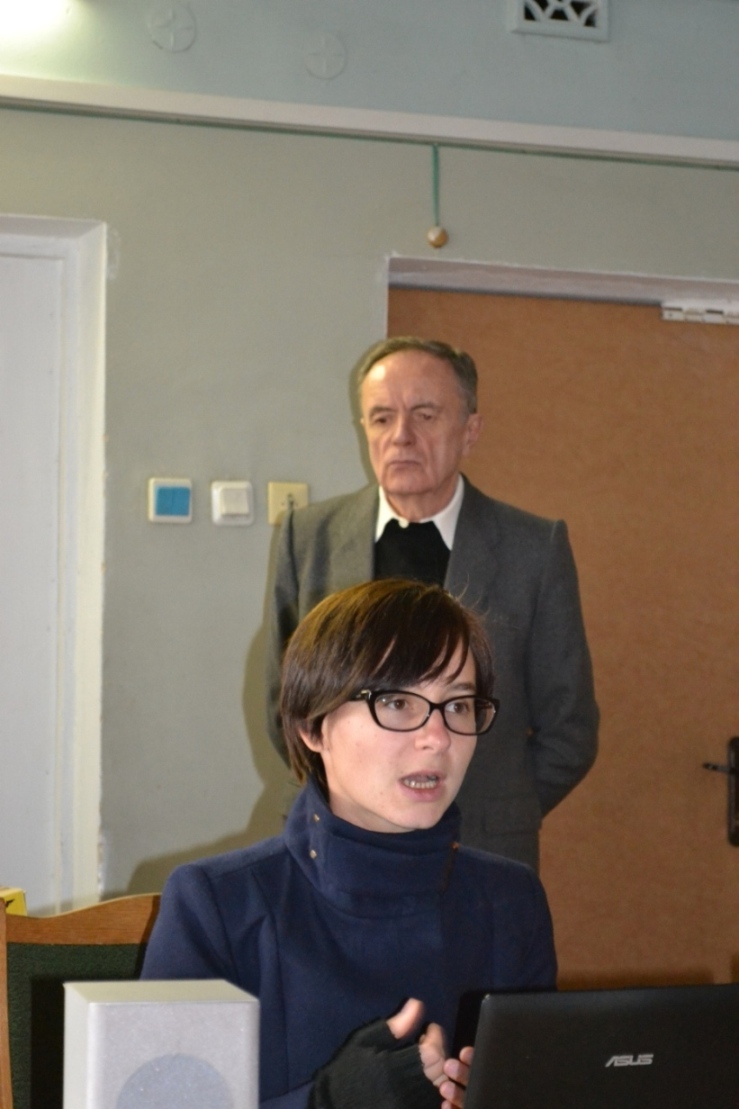 Катерина Кисельова та директор бібліотеки Юрій Вишняков
