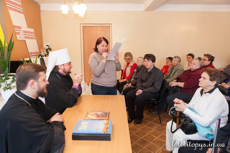 Духовенство Української Православної Церкви передало незрячим столиці соціальну допомогу (09.04.2014)